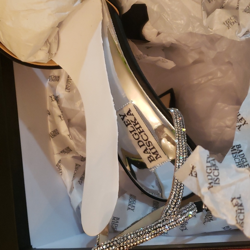 Beautiful shoes - Picture 2 of 9